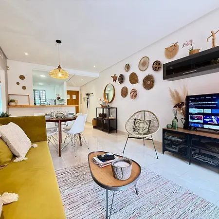 公寓 Sunny 2bed Style New Golden Mile Free Parking Wifi & Aircon 埃斯特波纳