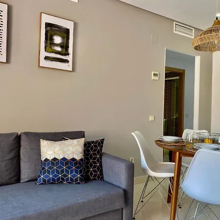 Sunny 2br Style New Golden Mile Free Parking Wifi & Aircon *