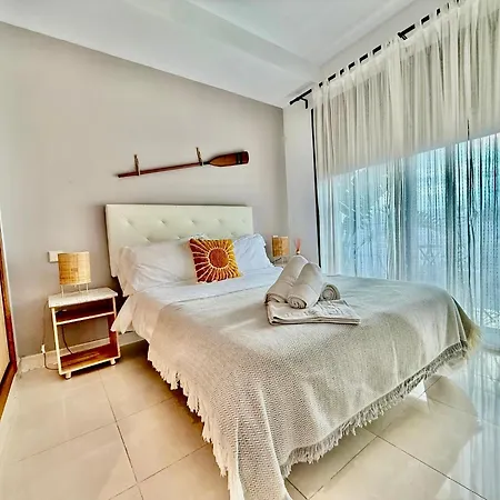 Sunny 2bed Style New Golden Mile Free Parking Wifi & Aircon Apartment
