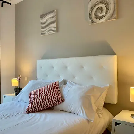 Sunny 2br Style New Golden Mile Free Parking Wifi & Aircon