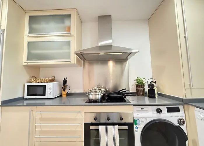 Sunny 2bed Style New Golden Mile Free Parking Wifi & Aircon *