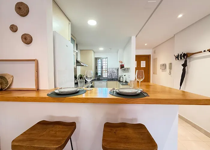 Sunny 2bed Style New Golden Mile Free Parking Wifi & Aircon Appartement