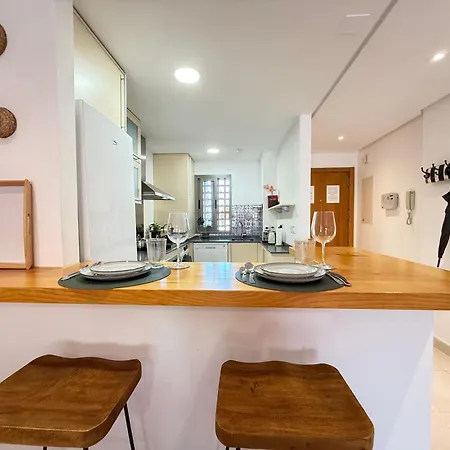 Sunny 2bed Style New Golden Mile Free Parking Wifi & Aircon Apartment